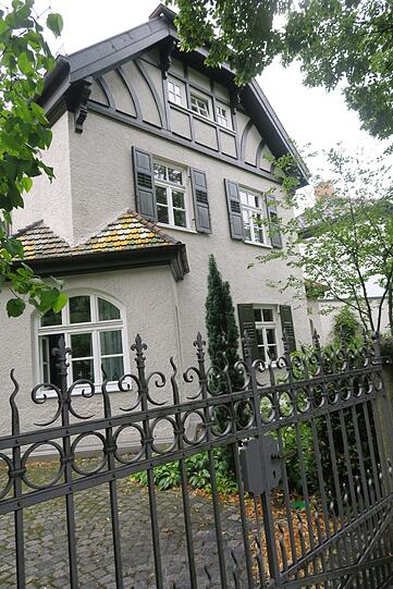 Eine Villa mit Fachwerk-Stil in der August-Extestraße 24.