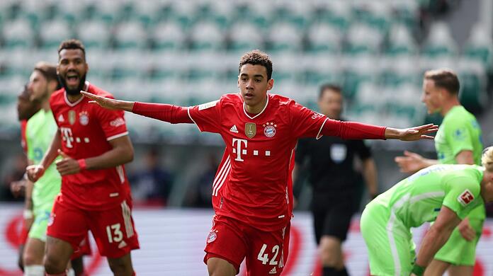 Bayerns großes Juwel: Der erst 18-jährige Jamal Musiala, hier nach seinem ersten von zwei Treffern gegen den VfL Wolfsburg.