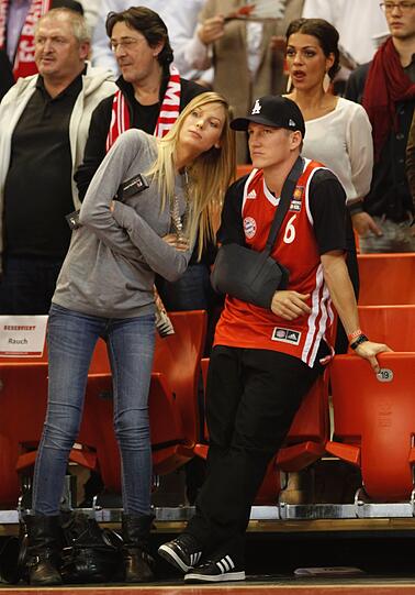 &bdquo;Ich gehe zum Basketball, nehme das Länderspiel auf und schaue es danach an&ldquo;, erklärte Schweinsteiger.
