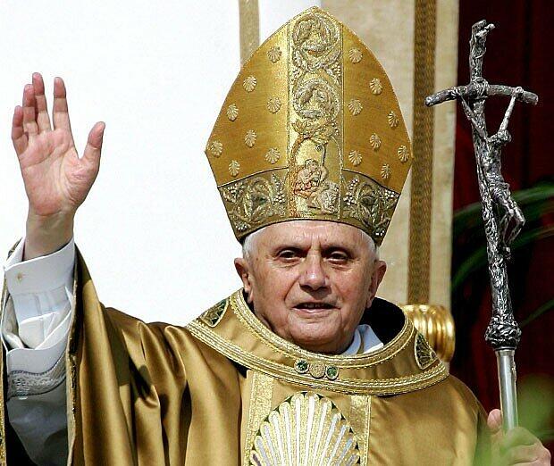 Drei Tage vor seiner Wahl zum Papst wurde Joseph Ratzinger 78 Jahre alt und ist damit der älteste gewählte Kandidat seit Clemens XII. (1730).