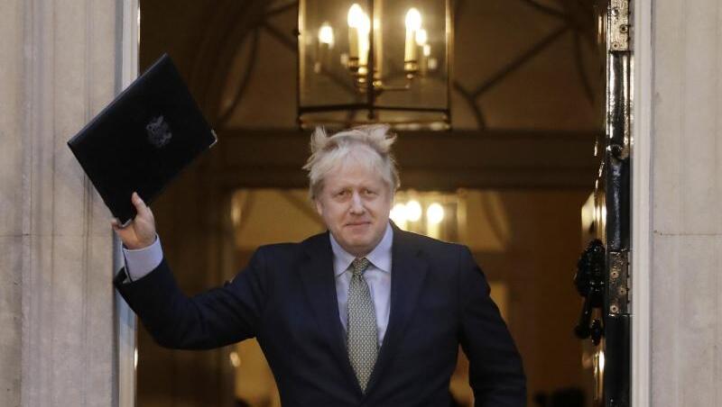 Premier Boris Johnson vor der Tür von 10 Downing Street. Premier Boris Johnson vor der Tür von 10 Downing Street.
