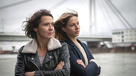 Seit 2014 ermitteln Ulrike Folkerts (links) und Lisa Bitter Seite an Seite im Ludwigshafener "Tatort". Nun gibt es was zu feiern: Die Episode "Explosive Mischung" am Sonntag, 4. Oktober, ist ihr 25. gemeinsamer Fall.