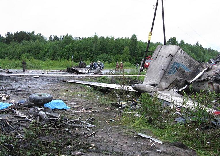 Flugzeugabsturz in Russland: Die Bilder