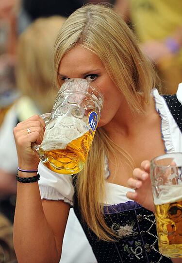 Aber wer hat das Feiern eigentlich erfunden? Wer einmal auf der Wiesn war weiß: Wir Münchner können's mit Abstand noch am besten krachen lassen. Wie diese Bilder vom Oktoberfest beweisen.