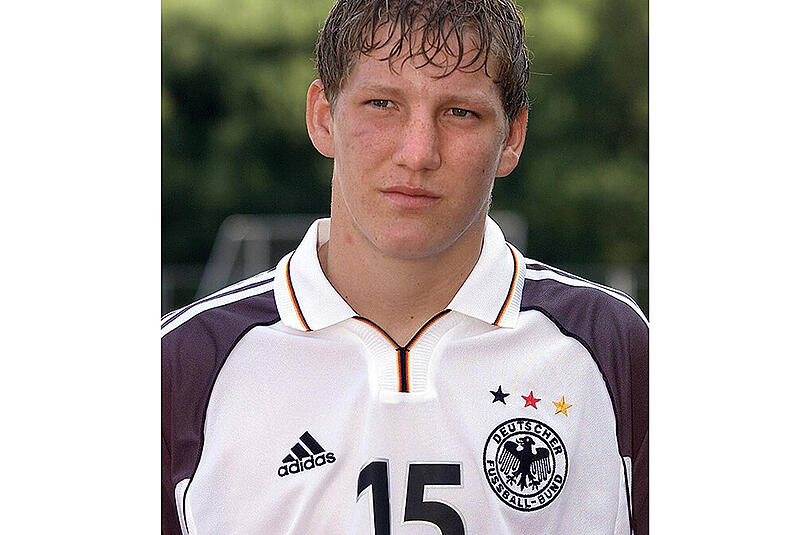 Auch die Jugendnationalmannschaften durchläuft Schweinsteiger. Sein Debüt gibt er in der U 18 beim Länderspiel gegen Trinidad und Tobago