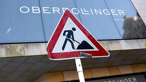 Immer wieder neue Baustellen bei Oberpollinger: Das Gebäude soll nun auf den Markt kommen, um Gläubigerforderungen bedienen zu können.
