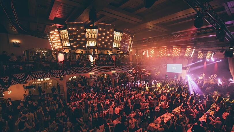 Im Löwenbräukeller wird das Starkbierfest gefeiert. Im Löwenbräukeller wird das Starkbierfest gefeiert.