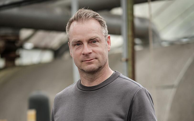 Seit 2014 ermittelt Hinnerk Schönemann als Tierarzt Hauke in "Nord bei Nordwest". Die Krimireihe beschert der ARD regelmäßig Traumquoten, wie sie sonst allenfalls der "Tatort" erreicht. Das Erfolgsrezept: skurriler Humor und ein immer wieder überraschendes Spiel mit den Genres. Seit 2014 ermittelt Hinnerk Schönemann als Tierarzt Hauke in "Nord bei Nordwest". Die Krimireihe beschert der ARD regelmäßig Traumquoten, wie sie sonst allenfalls der "Tatort" erreicht. Das Erfolgsrezept: skurriler Humor und ein immer wieder überraschendes Spiel mit den Genres.