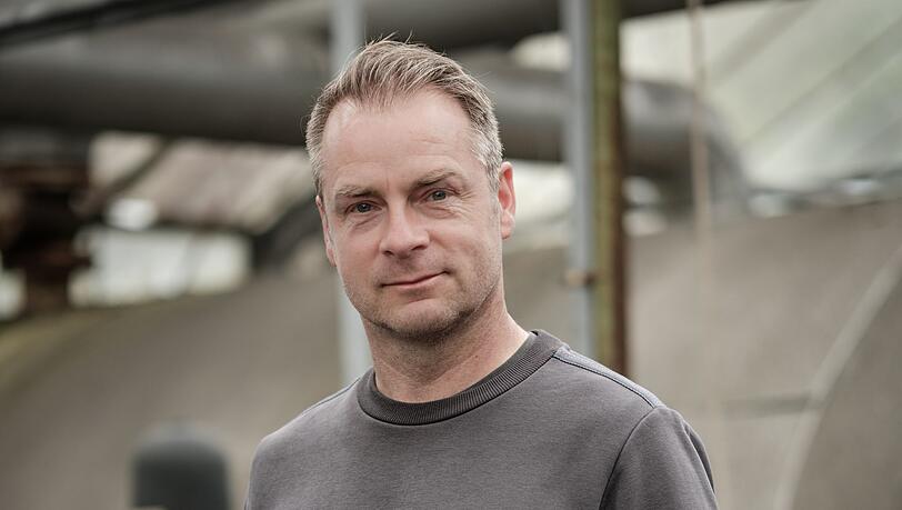 Seit 2014 ermittelt Hinnerk Sch&ouml;nemann als Tierarzt Hauke in "Nord bei Nordwest". Die Krimireihe beschert der ARD regelm&auml;&szlig;ig Traumquoten, wie sie sonst allenfalls der "Tatort" erreicht. Das Erfolgsrezept: skurriler Humor und ein immer wieder &uuml;berraschendes Spiel mit den Genres.