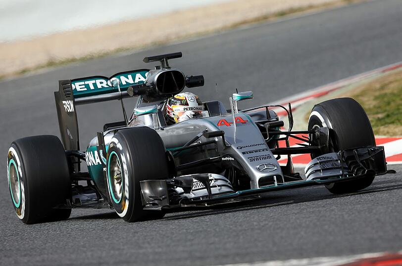 Weltmeister Lewis Hamilton vom Mercedes AMG Petronas Team im neuen Boliden W07 Hybrid.
