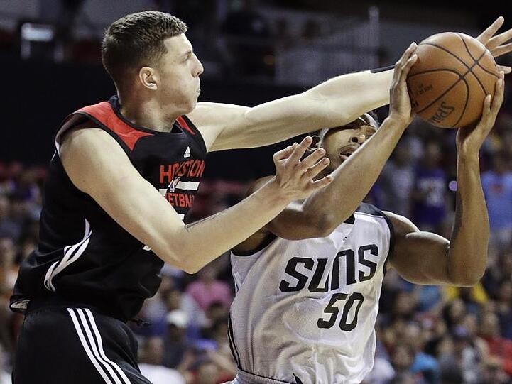 Verlässt die Houston Rockets: Isaiah Hartenstein (l).