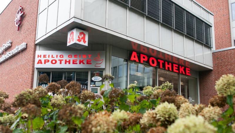 Nach dem Tod einer Mutter und ihrem Säugling durch vergiftete Glukose aus einer Kölner Apotheke ermittelt eine rund 20-köpfige Mordkommission. Nach dem Tod einer Mutter und ihrem Säugling durch vergiftete Glukose aus einer Kölner Apotheke ermittelt eine rund 20-köpfige Mordkommission.