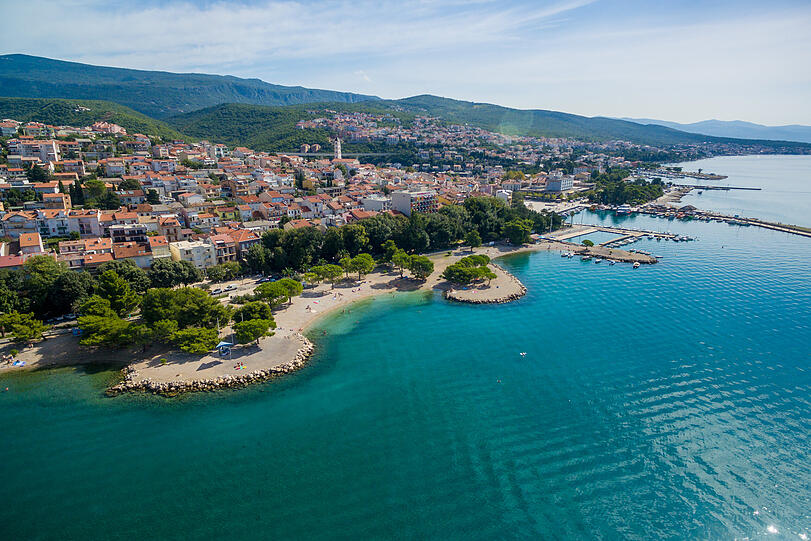 Die Riviera von Crikvenica wird Sie mit einem der schönsten Sandstrände bezaubern.