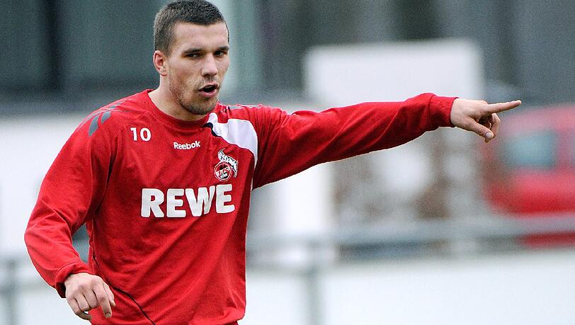 Podolski, der nach einer gerade ausgeheilten Fußverletzung 
nicht bei der Nationalelf weilte und dafür in Köln trainierte, 
äußerte sich vor Journalisten nicht.