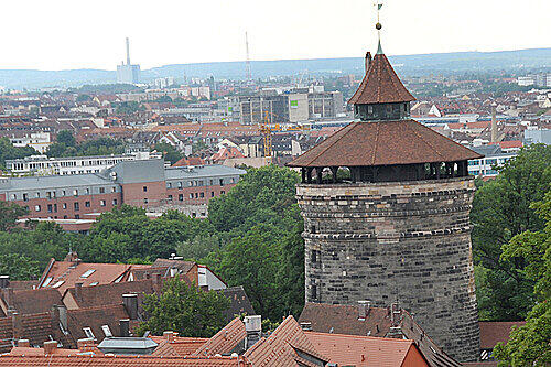Könnte demnächst ein Museum beherbergen, das an Kriegszerstörung und Wiederaufbau Nürnbergs erinnert: der Neutorturm.