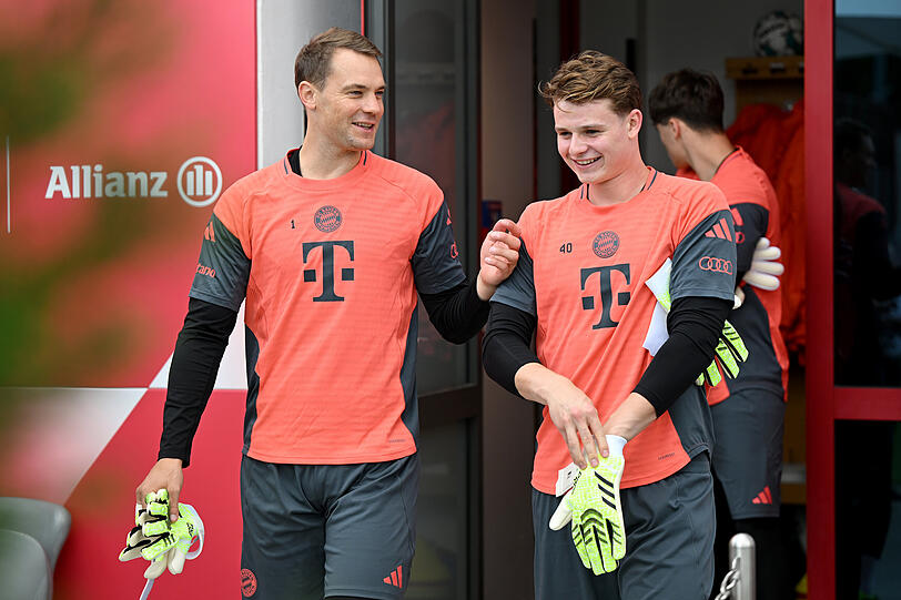 Verstehen sich gut: Platzhirsch Manuel Neuer und sein Stellvertreter Jonas Urbig.