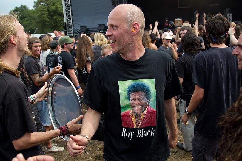 Wet T-Shirts, wilde Rocker, schräge Outfits: So verrückt war das Wacken-Festival 2011. wir zeigen die besten Bilder. EInfach weiterklicken!
