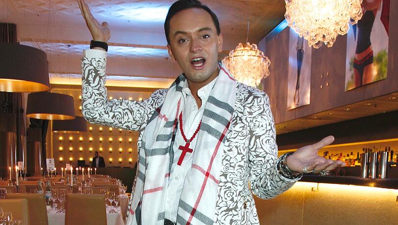 Aus dem Dschungel in den Glamour: Julian F. M. Stoeckel posiert beim "Ernsting's Family Fashion Dinner" im Rilano No.6 am Donnerstag für die Fotografen. Aus dem Dschungel in den Glamour: Julian F. M. Stoeckel posiert beim "Ernsting's Family Fashion Dinner" im Rilano No.6 am Donnerstag für die Fotografen.
