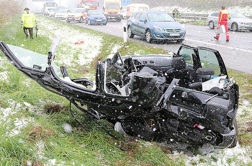 Unfall im Allgäu - eine 18-Jährige verlor ihr Leben, zwölf Menschen wurden verletzt.