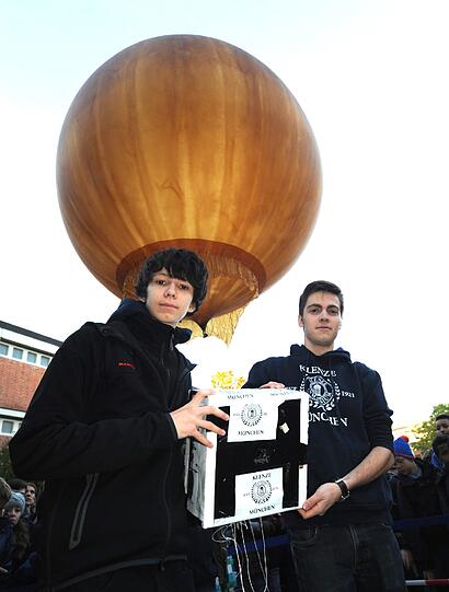 Der Ballon hat auf der Erde einen Durchmesser von 1,50 Meter.