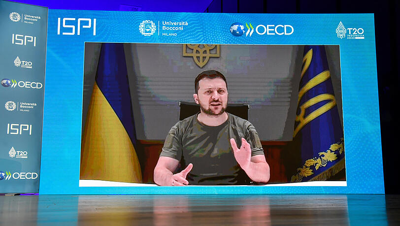 Wolodymyr Selenskyj, Präsident der Ukraine, spricht per Video bei der Tagung des Global Policy Forum an der Bocconi-Universität in Mailand.
