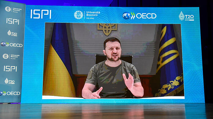 Wolodymyr Selenskyj, Präsident der Ukraine, spricht per Video bei der Tagung des Global Policy Forum an der Bocconi-Universität in Mailand.