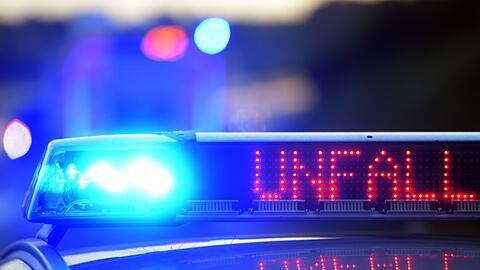 Der 29-jährige Motorradfahrer starb noch an der Unfallstelle. (Symbolbild)