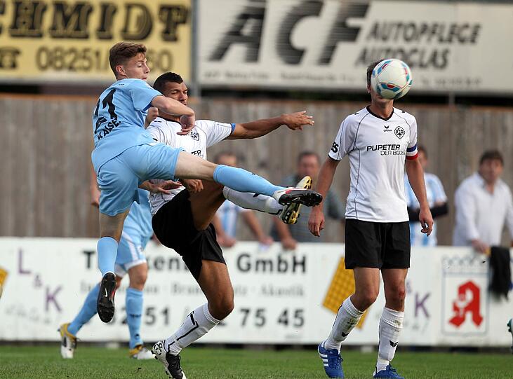 Der TSV 1860 kommt beim Landesligisten Aichach zu einem mühsamen 3:1. Neben Necat Aygün feiert auch Collin Benjamin sein Comeback. Und Ersatzkeeper Tank durfte Stürmer spielen. Die Bilder von der Partie.