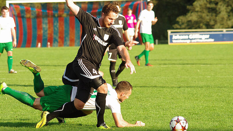 In der Kreisliga kam es zu einem folgenschweren Zusammenstoß. (Symbolfoto)