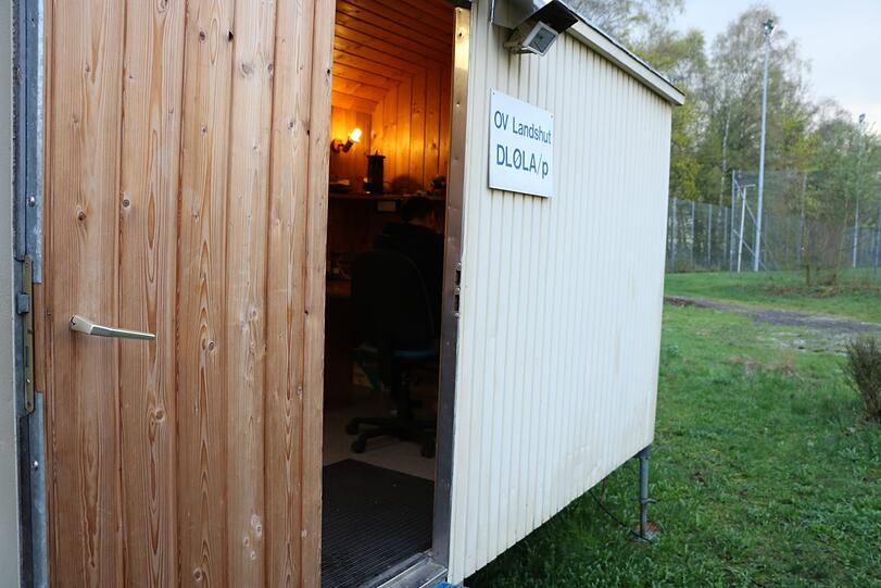 Der Bauwagen der Funkamateure ist voll ausgerüstet. Zum Einsatz kommt er derzeit wegen Sanierungsarbeiten am Clubhaus.