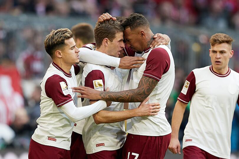 In drei Wettbewerben auf Titelkurs, nun aber von der Corona-Krise gestoppt: Die Bayern-Stars (v.l.) Philippe Coutinho, Thomas Müller und Jérôme Boateng.