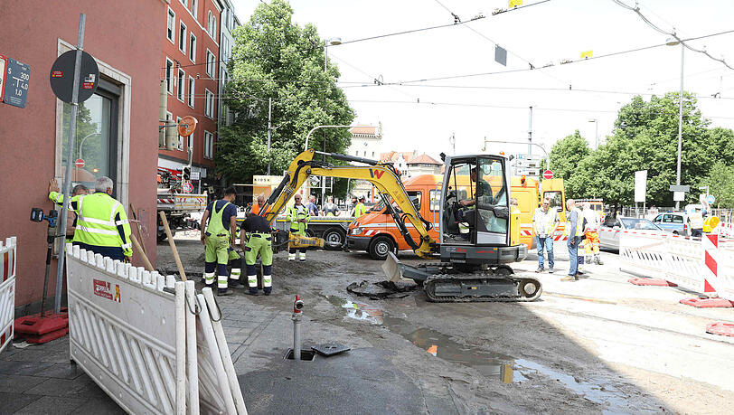 Im Bereich der Zweibrückenstraße gab es einen Wasserrohrbruch. Im Bereich der Zweibrückenstraße gab es einen Wasserrohrbruch.