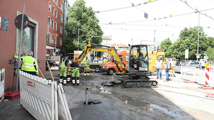 Im Bereich der Zweibrückenstraße gab es einen Wasserrohrbruch.