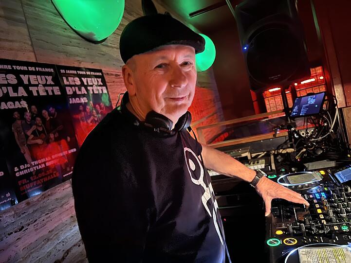 DJ Thomas Bohnet bei der Arbeit.