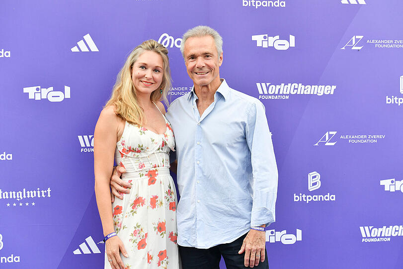 Hannes Jaenicke und Freundin Stephanie Krogmann waren auch zu Gast.