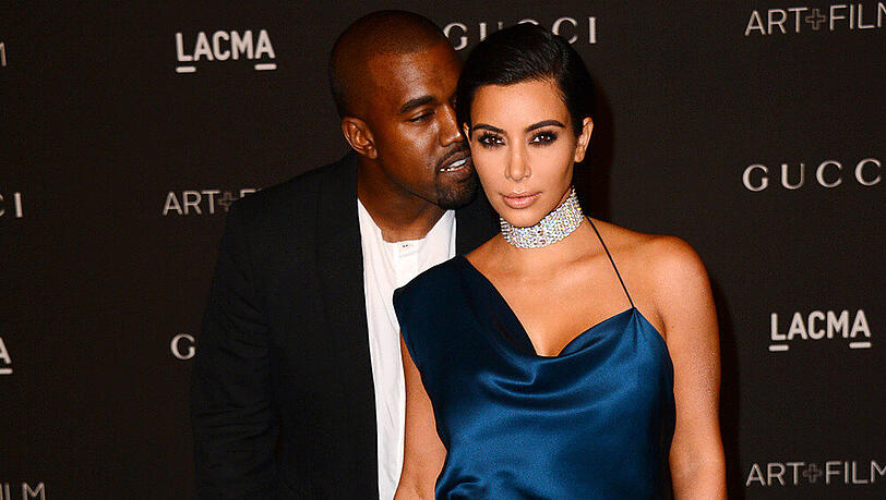 So vertraut wie hier waren sich Kim Kardashian und Kanye West an Thanksgiving wohl nicht So vertraut wie hier waren sich Kim Kardashian und Kanye West an Thanksgiving wohl nicht