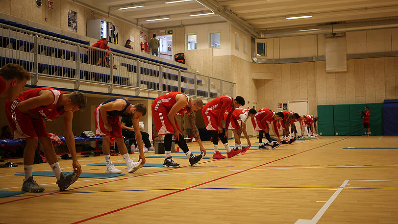 Idyllisch - und schweißtreibend: Die Bayern-Basketballer im Trainingslager.
