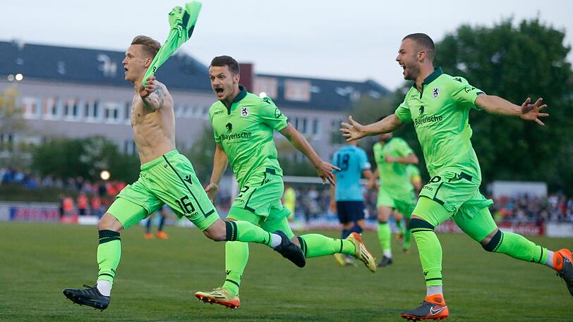 Pure Ekstase: So schön jubelt Benjamin Kindsvater (l.) über seinen Fürhungstreffer im Spiel des TSV 1860 beim FV Illertissen.