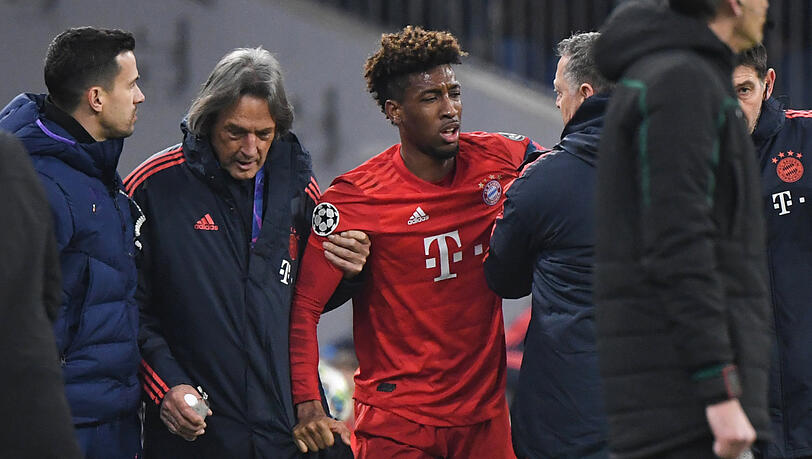 Wieder hat es den "King" erwischt: Bayerns Kingsley Coman wird nach seiner Verletzung gegen Tottenham Hotspur von Mannschaftsarzt Hans-Wilhelm Müller-Wohlfahrt (2.v.l) vom Platz geführt. Wieder hat es den "King" erwischt: Bayerns Kingsley Coman wird nach seiner Verletzung gegen Tottenham Hotspur von Mannschaftsarzt Hans-Wilhelm Müller-Wohlfahrt (2.v.l) vom Platz geführt.