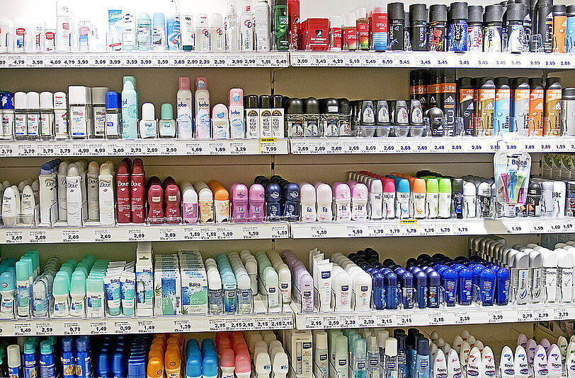 Die Qual der Wahl: Deos gibt es wie Sand am Meer. 24 Produkte für Frauen hat die Stiftung Warentest unetrsucht.