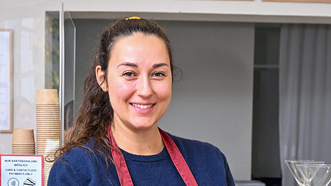 Kurz vor der Geburt ihres ersten Kindes stellt Lucy Allary in ihrer veganen Eisdiele Eisbrunnen ihr jüngstes kulinarisches Baby vor. Heißen Crumble. Ab sofort wird der Eisbrunnen in der Schleißheimer Straße zum Crumble Garden.