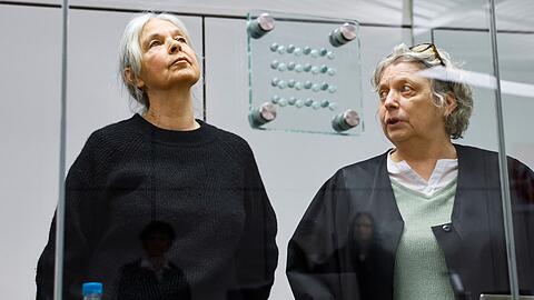 Daniela Klette (links) mit ihrer Rechtsanwältin.