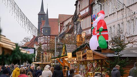 Mehrere Zeugen hatten angegeben, am Freitagabend dort einen Mann mit einer Langwaffe gesehen zu haben.
