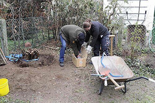 Die Feuerwehr entfernte die Granate aus dem Garten