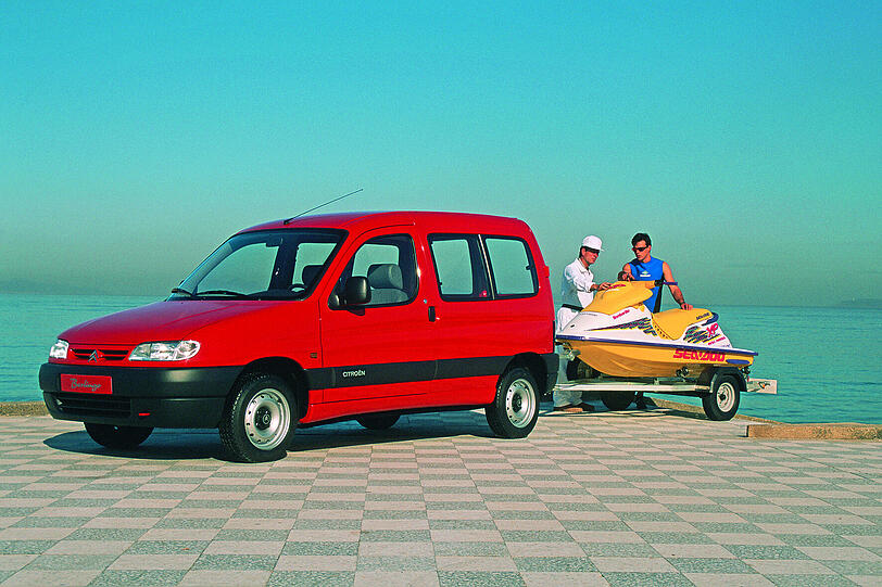 Auch das kann der Citroen Berlingo: einen Jetski mit auf die große Urlaubsfahrt nehmen.