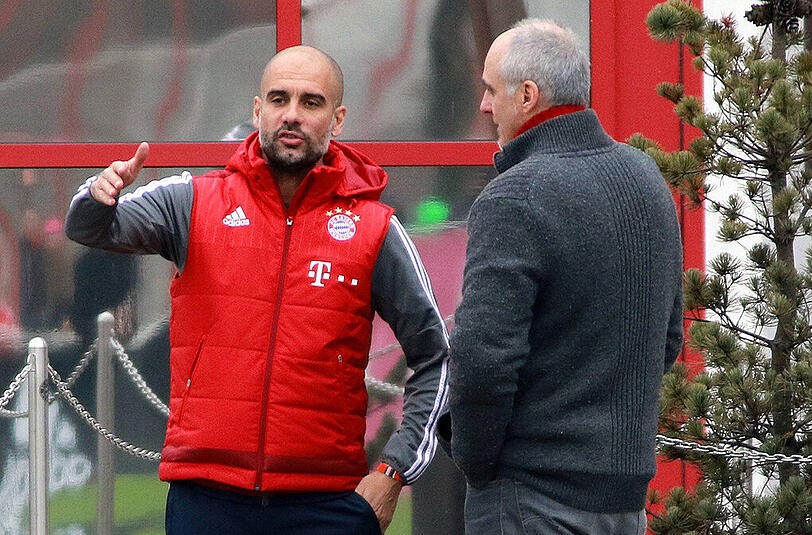 Autor Martí Perarnau (rechts) und Pep Guardiola im Februar auf dem Bayern-Trainingsgelände an der Säbener Straße.