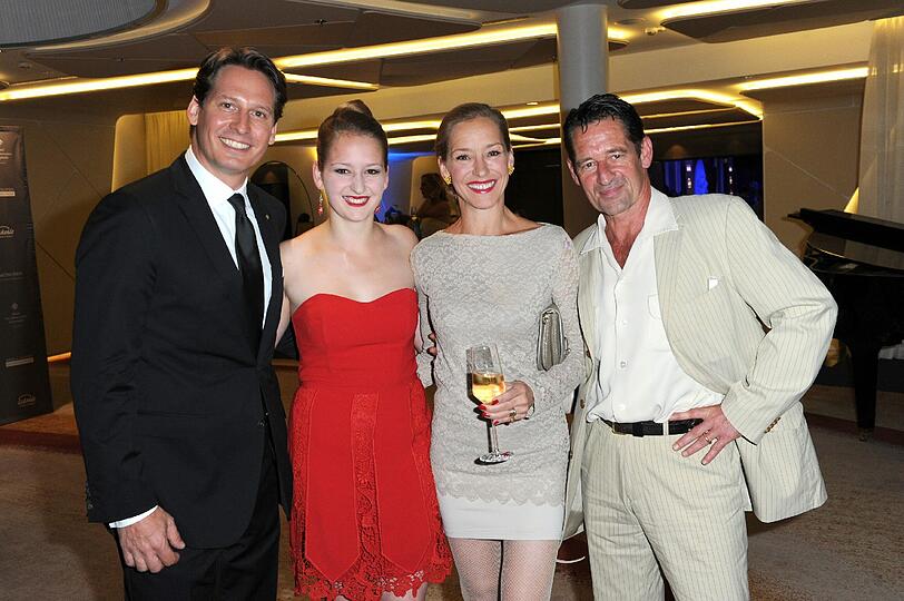 Axel Ludwig, Max Tidof, Lisa Seitz und Tochter Luzie bei der GENTLEMEN STYLE NIGHT im Hotel Vier Jahreszeiten.