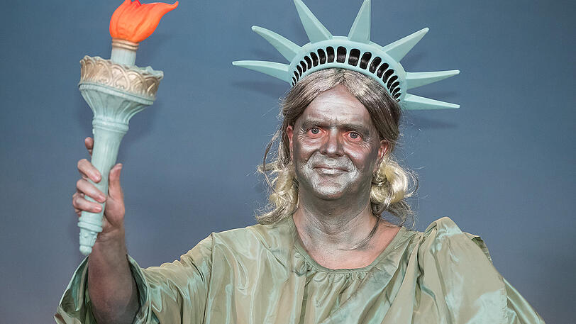 Markus Rinderspacher ist bei der Fastnacht in Franken eine Freiheitsstatue.