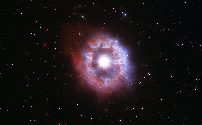 Der hellste Stern der Milchstraße: Den Stern AG Carinae, der 20 000 Lichtjahre entfernt ist, umgibt eine Gas- und Staubwolke.