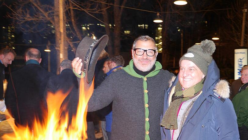Promi-Eisstockschießen 2015 mit Trachten Angermaier: Die Bilder vom Event. Promi-Eisstockschießen 2015 mit Trachten Angermaier: Die Bilder vom Event.